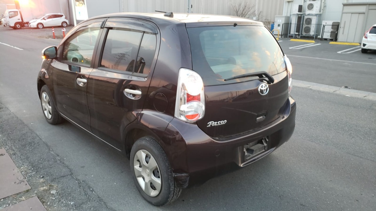 Toyota Passo 2012